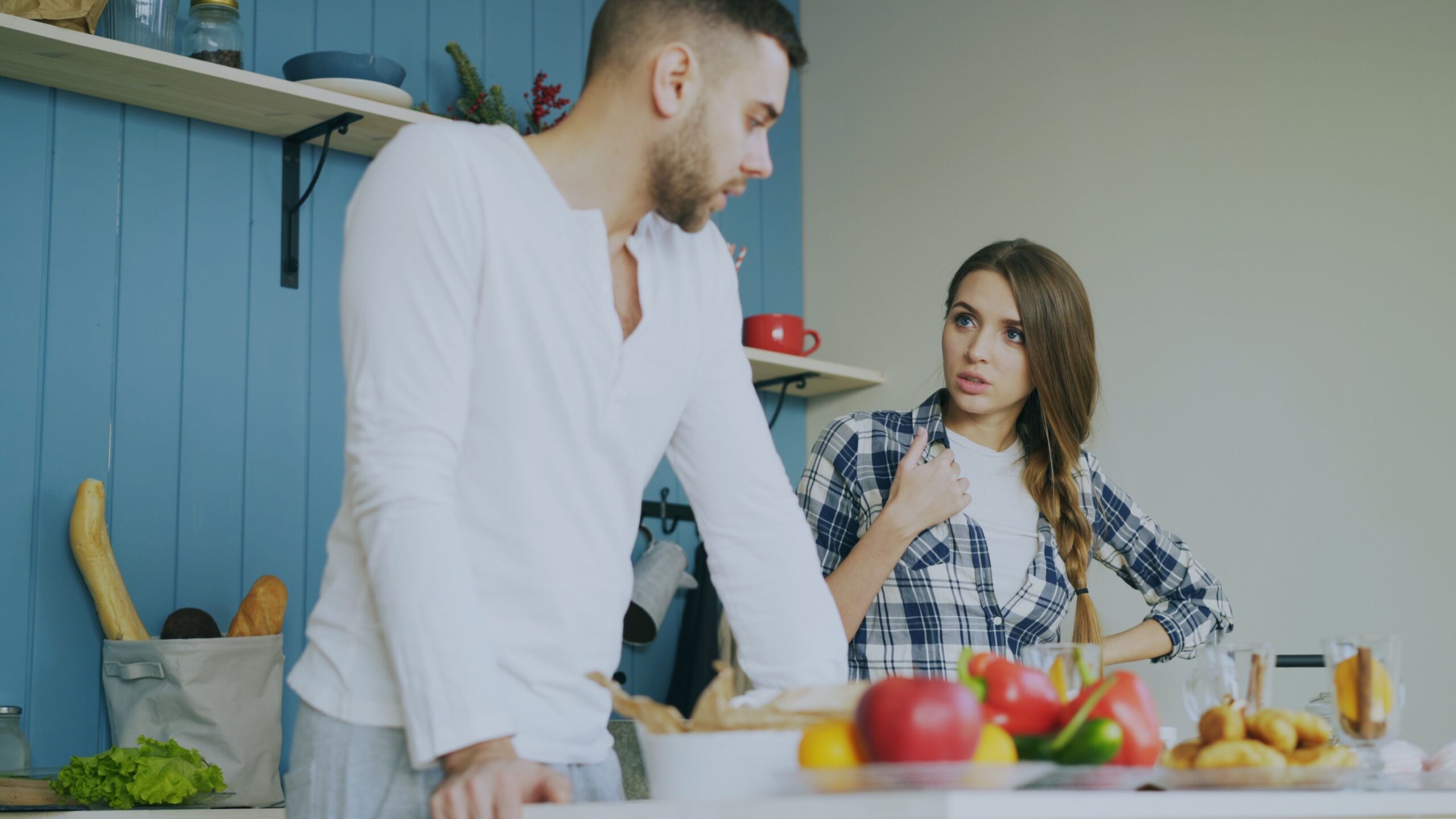 Pareja discutiendo
